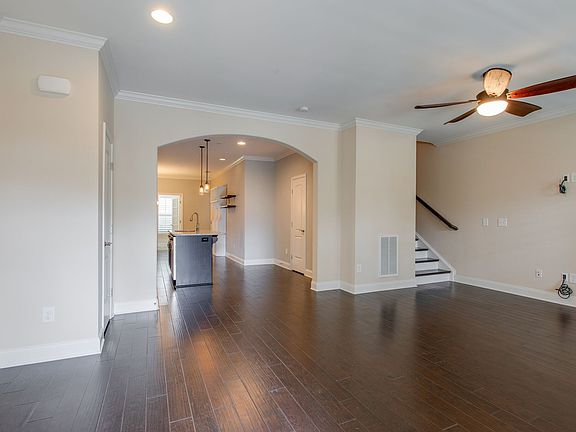 3rd image of 620 Cobert Ln