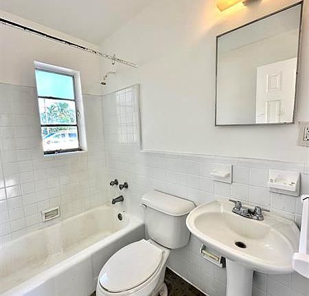 4th image of 829 N H St #831