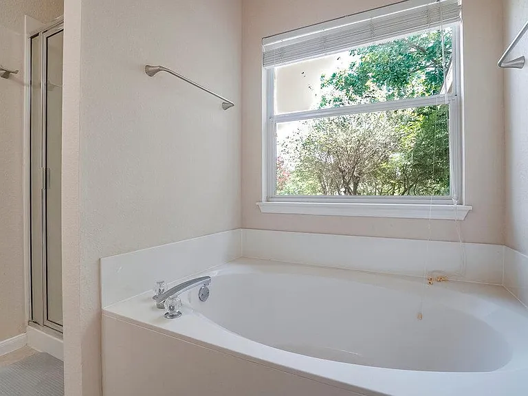2724 Kickapoo Cavern Dr — Photo 15