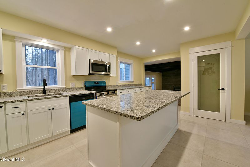4th image of 1011 Middleline Road