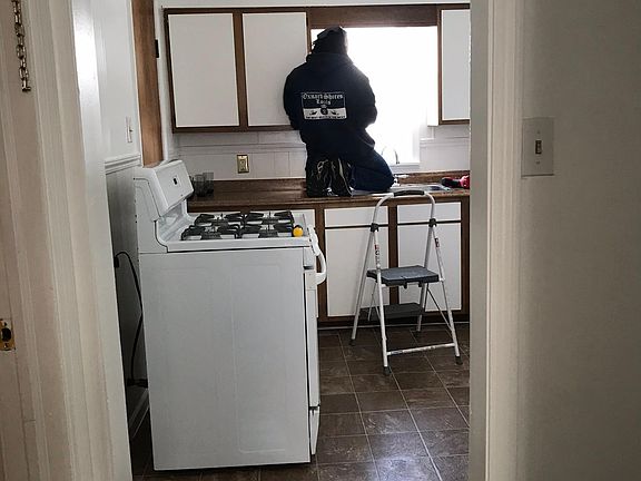 4th image of 317 Marquette St #3