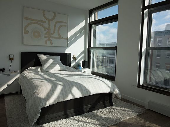 3rd image of 133 2nd Ave APT 10