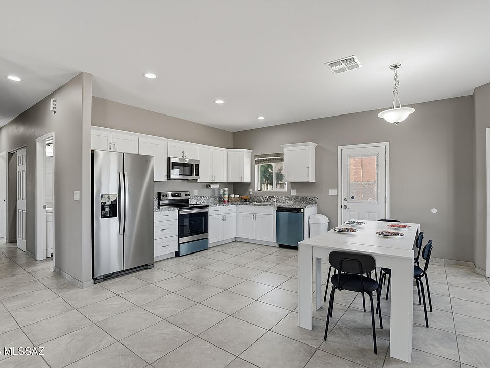 1st image of 551 W Thurber Rd