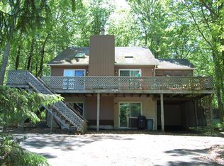 102 Corral Ln, Lords Valley, PA 18428