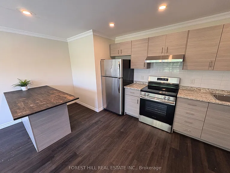 130 King St E #8 — Photo 6