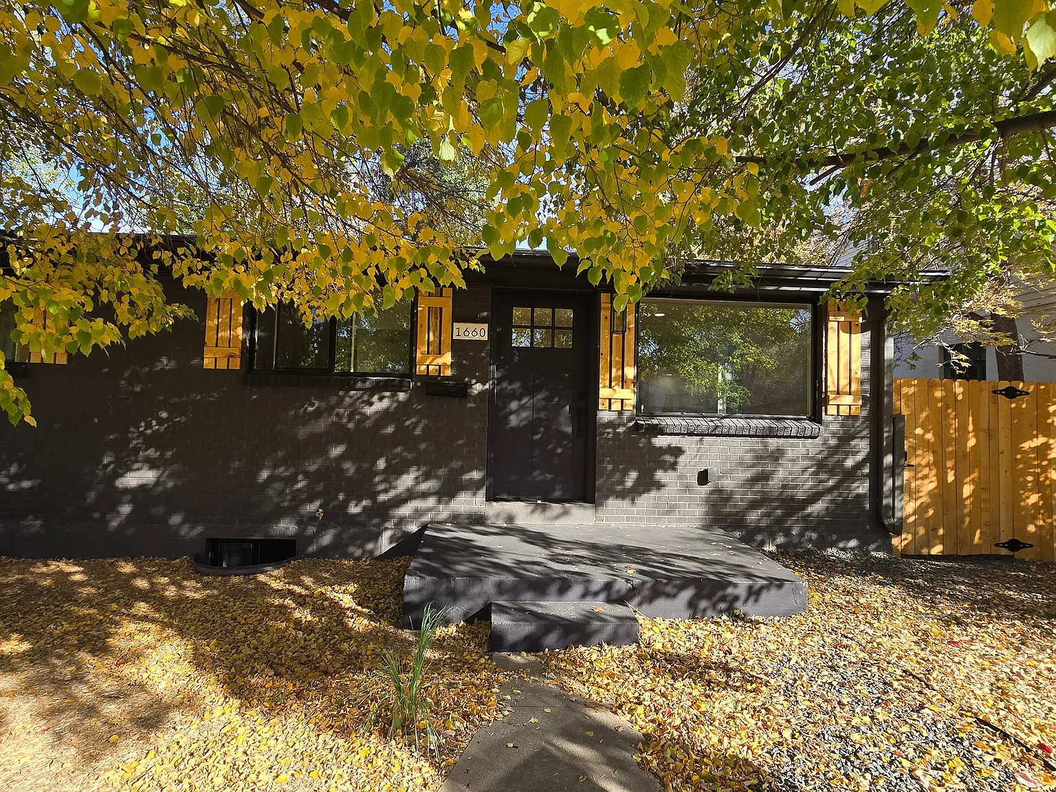 1660 Willow St — Photo 1