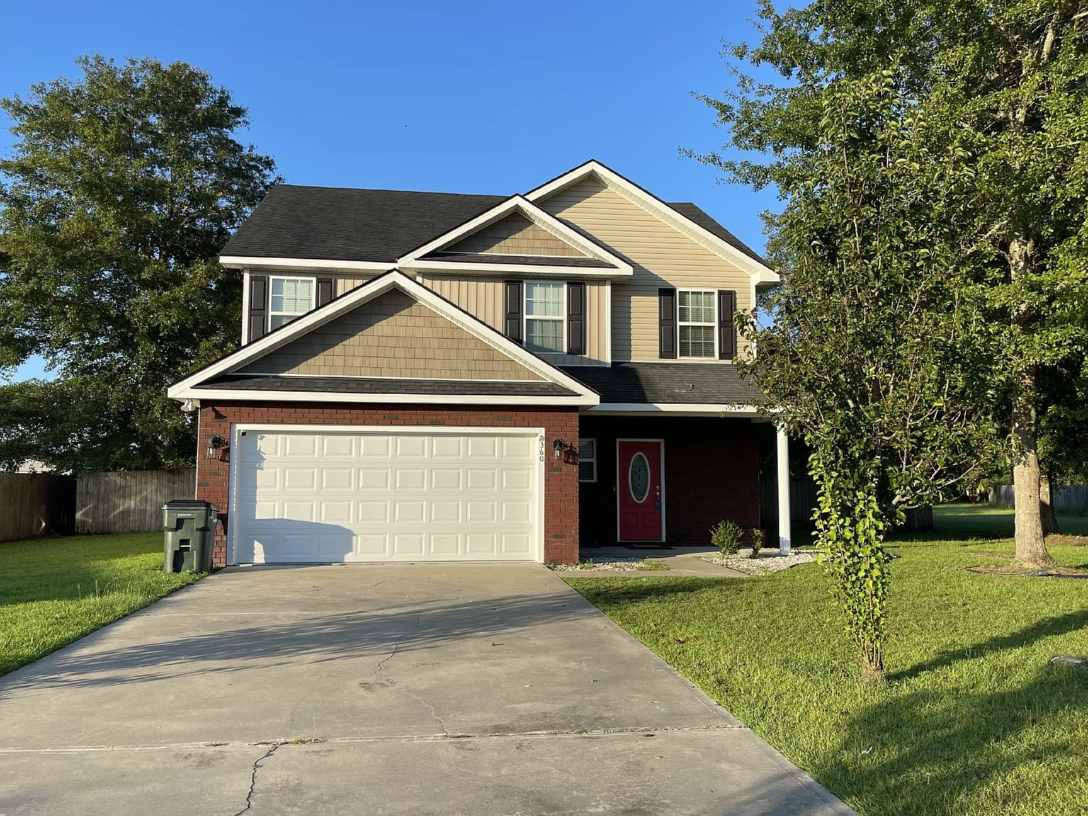 4 bed, 2.5 bath, 2394 sqft, $2,100 — Photo 1