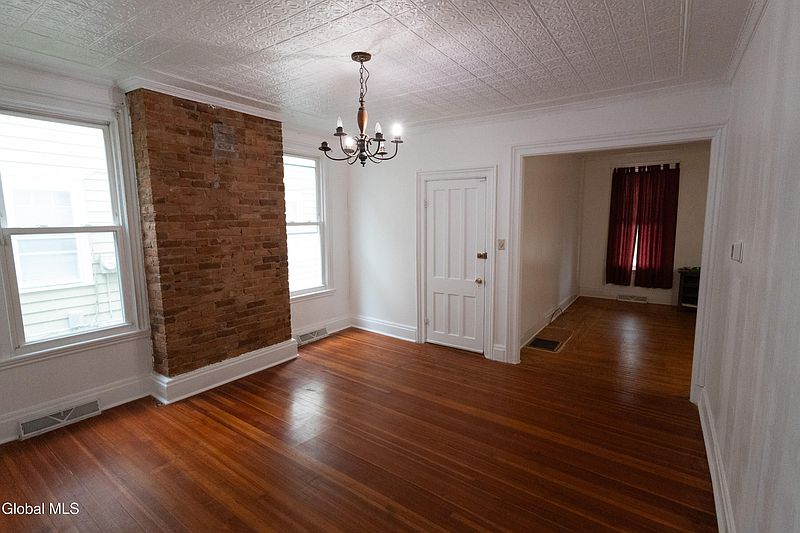 3rd image of 10 Lansing Avenue
