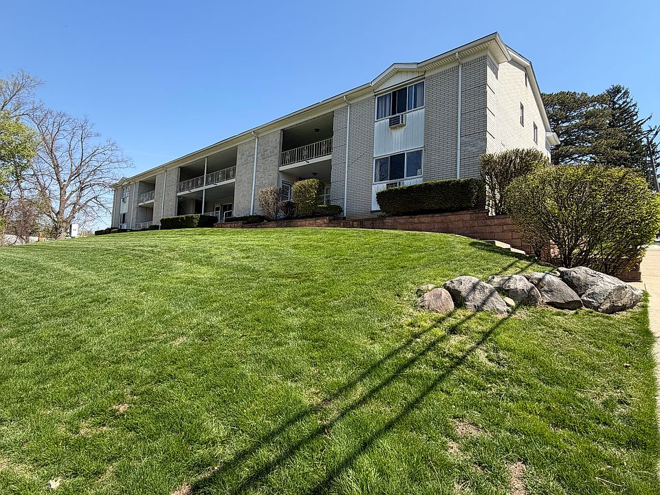 1st image of 475 E Summit St APT 4