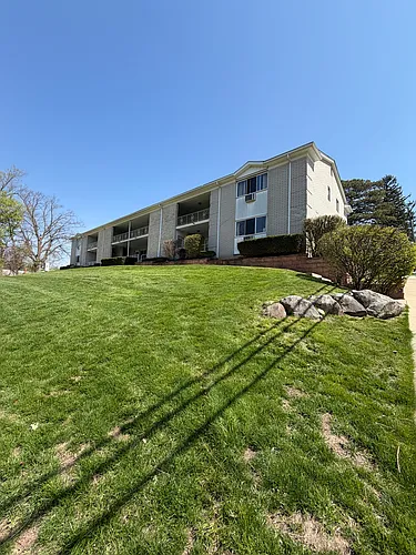 475 E Summit St #4 Photo 1