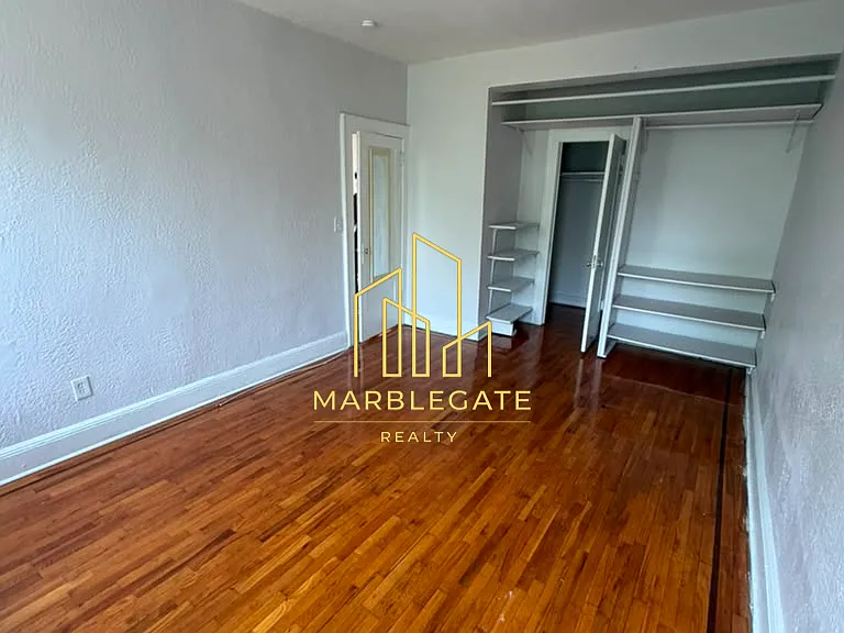 469-470 Elizabeth Ave #4011 — Photo 5