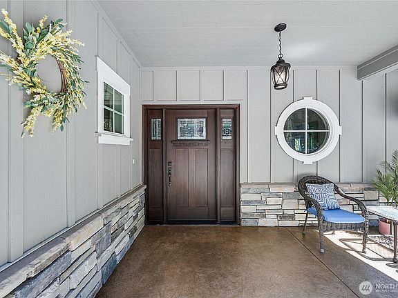 5th image of 1103 Puget Drive E