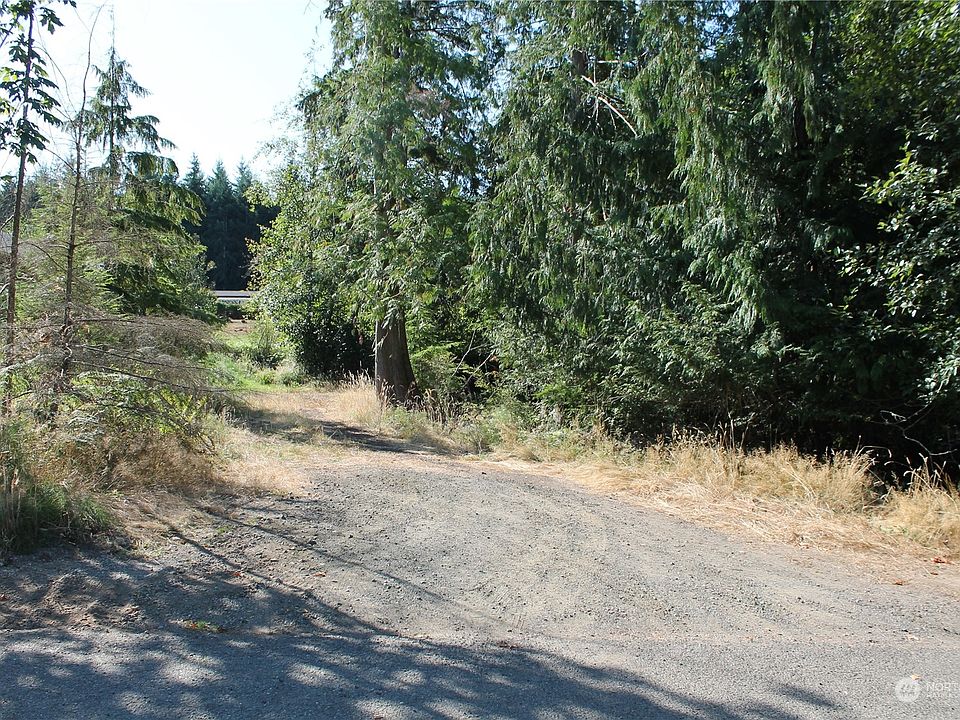 1st image of 131 SE Lupine Pl