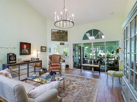 5th image of 3109 Lake Park Ln #17