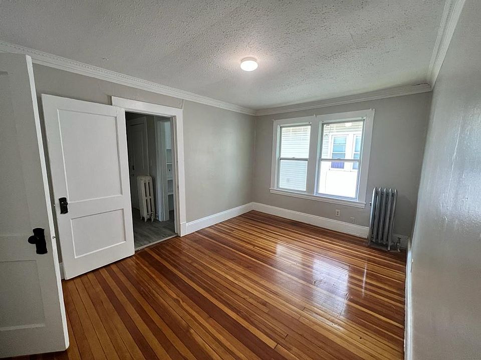 204212 Exchange St, Chicopee, MA 01013 204 Exchange St Chicopee, MA