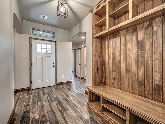 5th image of 4220 Royal Garden Dr