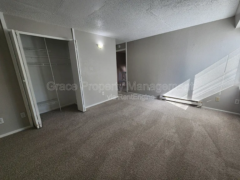 492 S Dover Ave — Photo 15