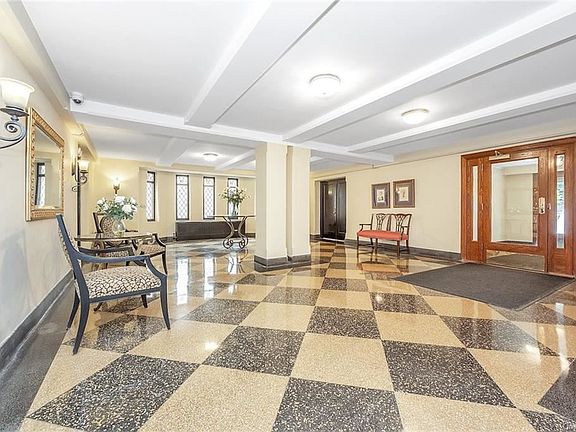 2nd image of 280 Bronxville Rd APT 3Z