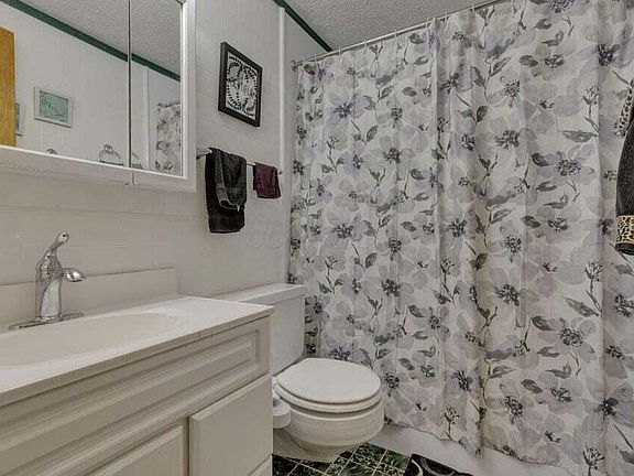 4th image of 703 Cherry Hollow Rd #B