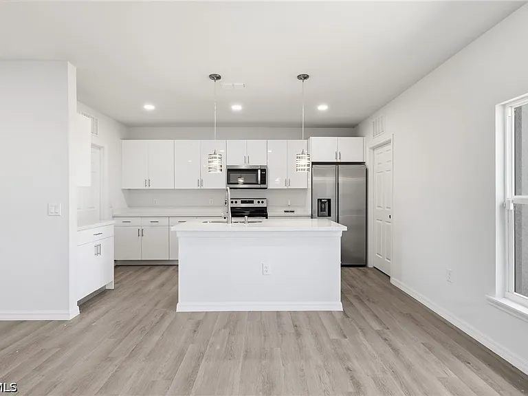 1406 Ford Cir — Photo 9