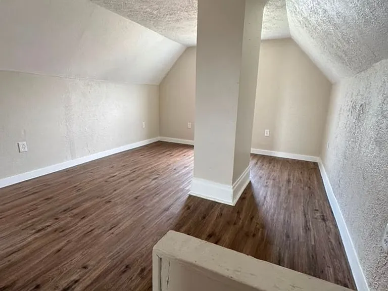 1124 Race St — Photo 7