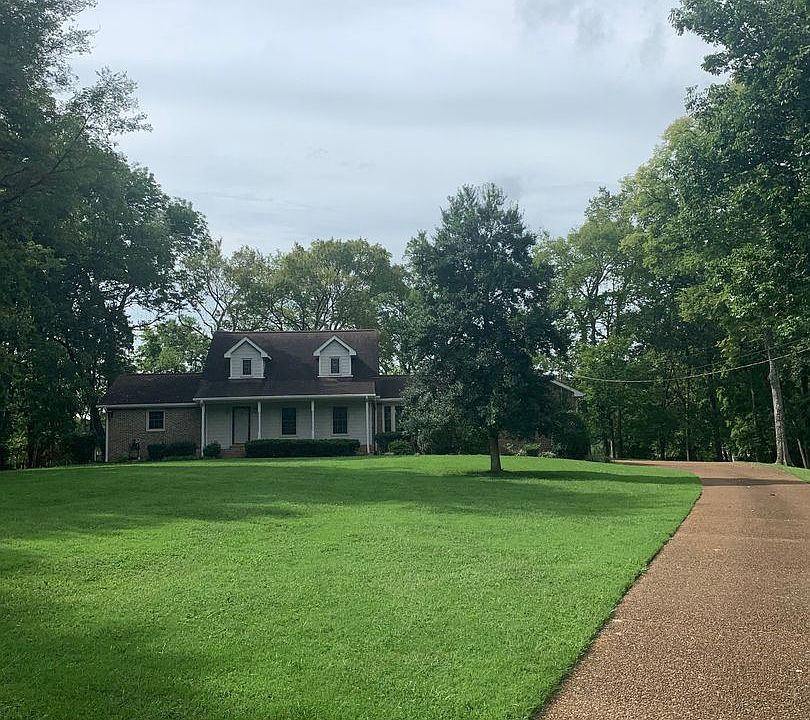 1st image of 305 Dogwood Ct