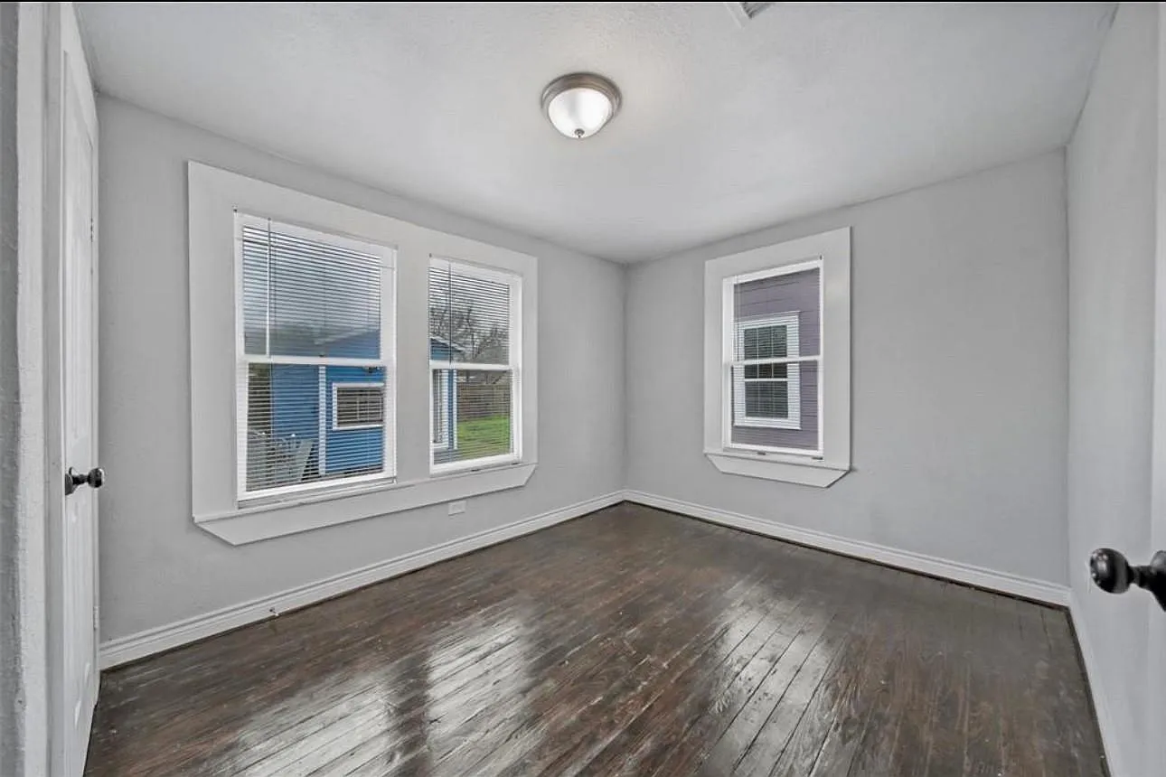 2 bed, 1.0 bath, 900 sqft, $1,600 — Photo 3