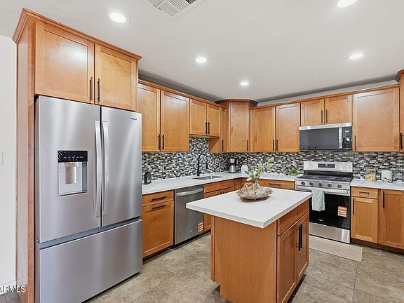 2nd image of 1625 W ORANGEWOOD Avenue