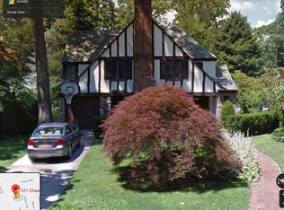 121 Chase Rd, Manhasset, NY 11030