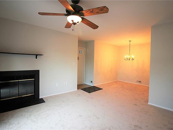 3rd image of 138 Applegate Ln #138