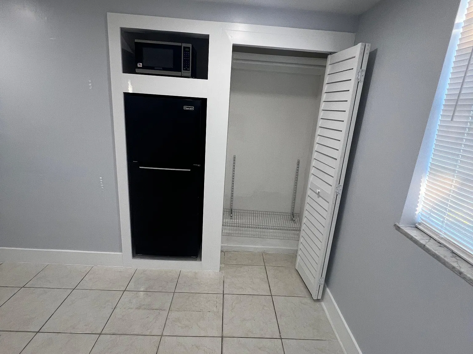 Studio, $1,100 — Photo 1