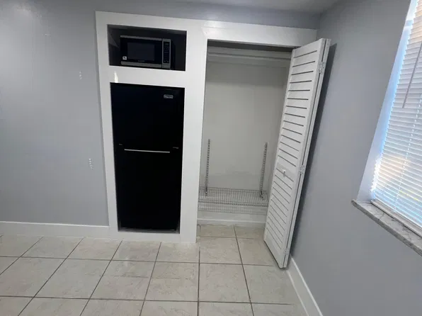2155 NW 13th St #1, Miami, FL 33125
