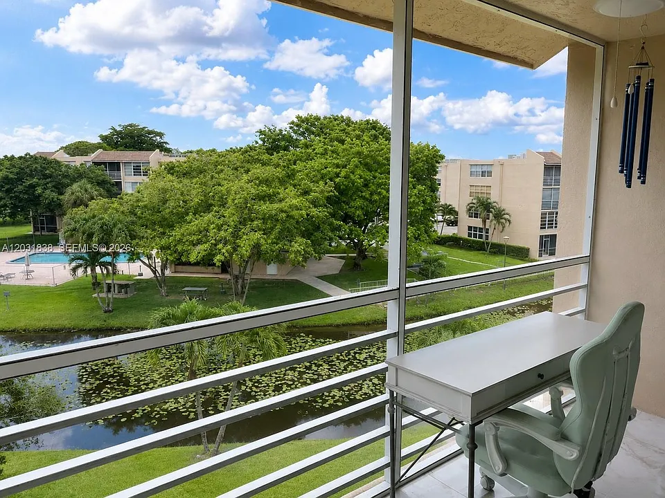 9420 Tangerine Pl #401