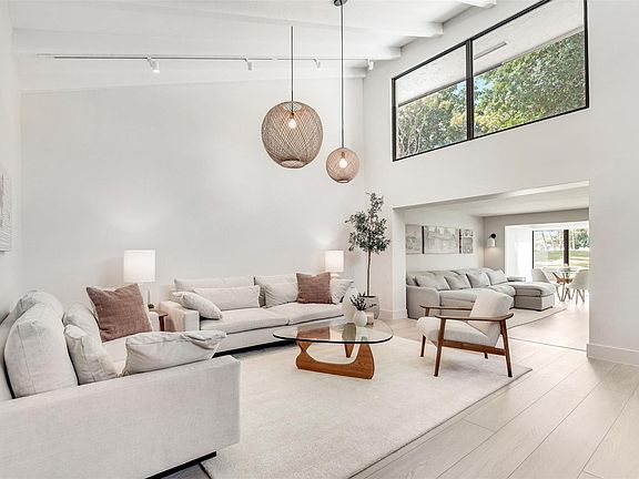 2nd image of 8569 Casa Del Lago