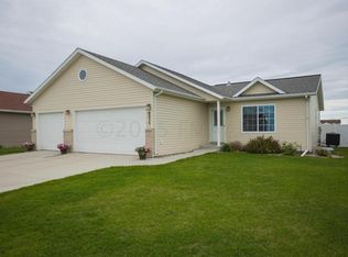 6025 Bennett Ct S, Fargo, ND 58104