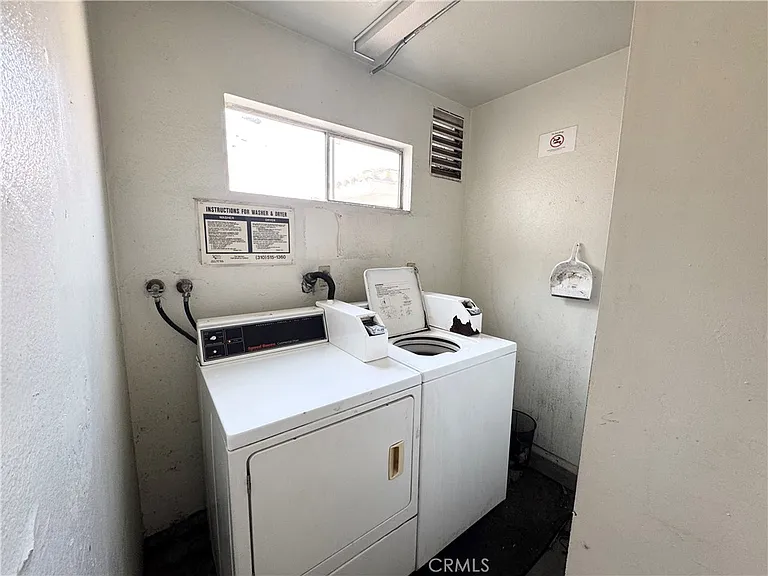 635 W 15th St #13 — Photo 12