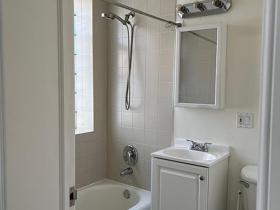 3rd image of 3946 N Lowell Ave APT 208