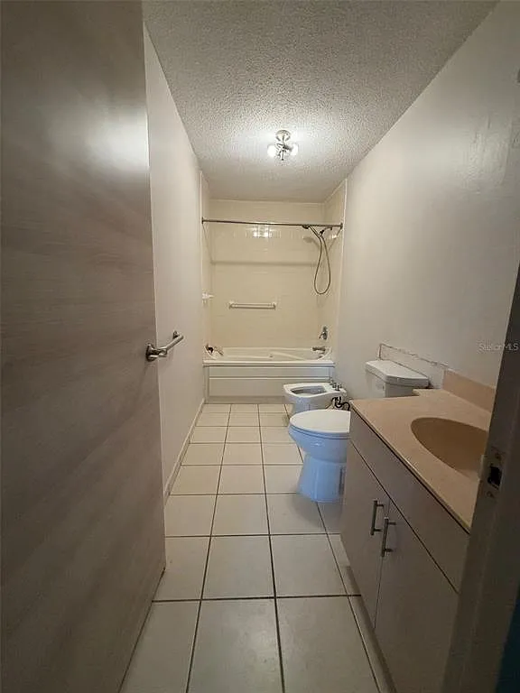3 bed, 2.0 bath, 1579 sqft, $3,000 — Photo 4