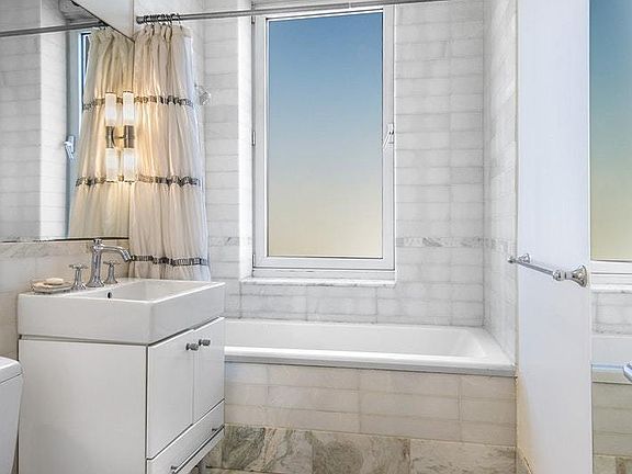 4th image of 635 W 42nd St APT 22C