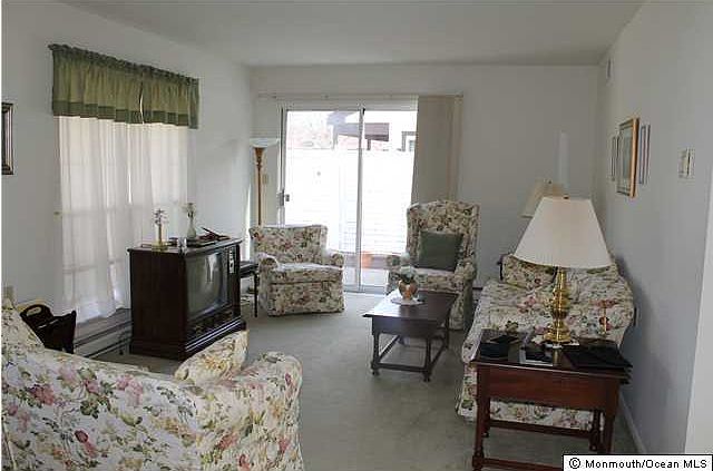 2nd image of 911 Liverpool Circle #B