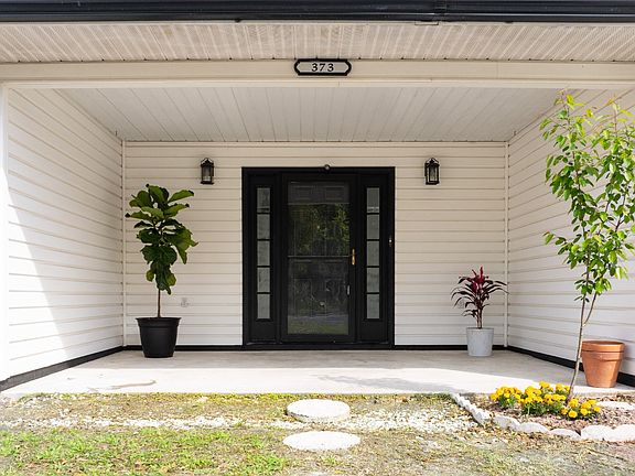 3rd image of 373 NW Irma Ave