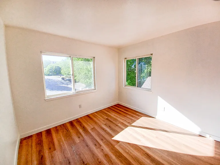 Parkhill Apartments — Photo 32