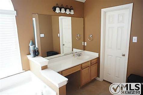 4th image of 2468 Deerwood Dr