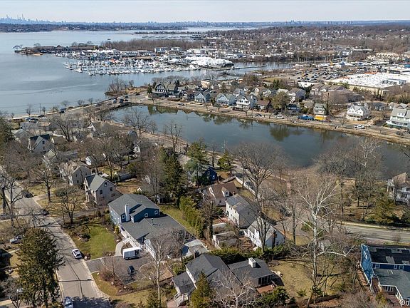 2nd image of 28 Harbor Road