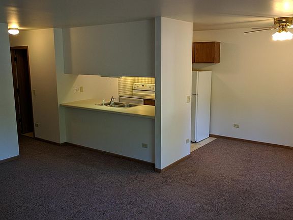 Kitchen & dining area