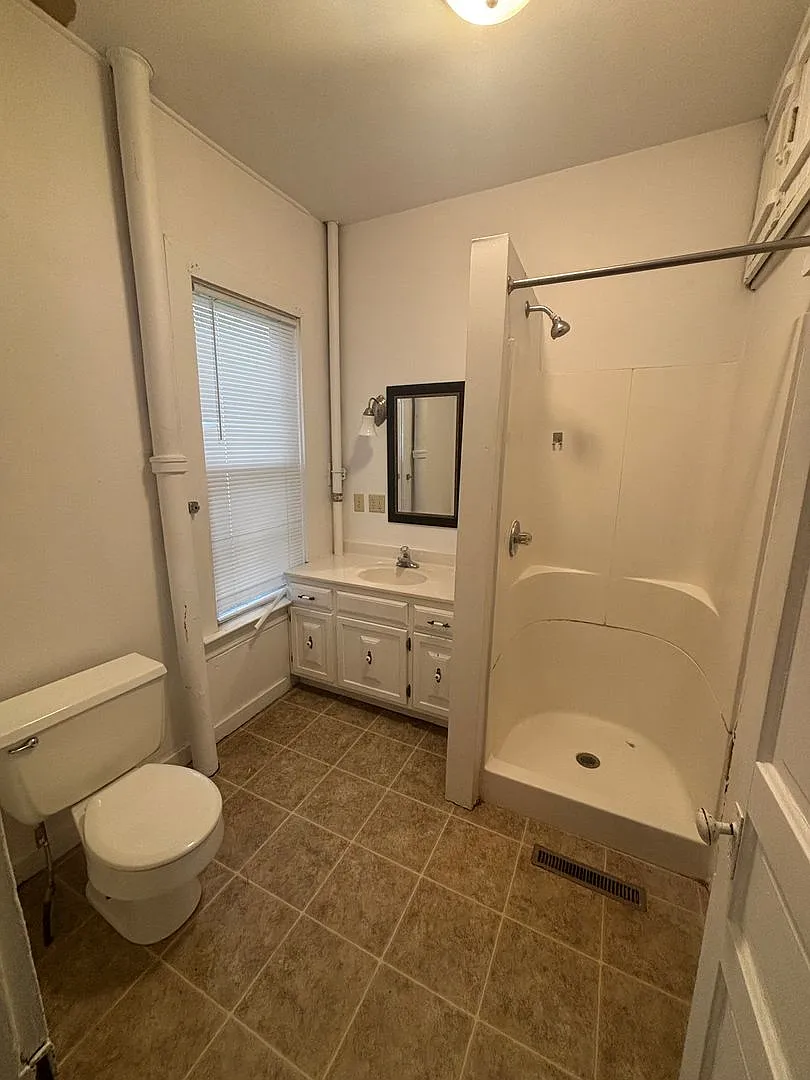 Walnut St 2403 — Photo 2