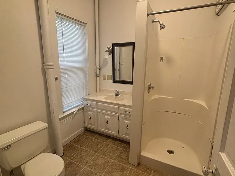 Walnut St 2403 — Photo 2