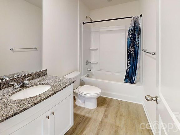 4th image of 1321 Western Hills Ln
