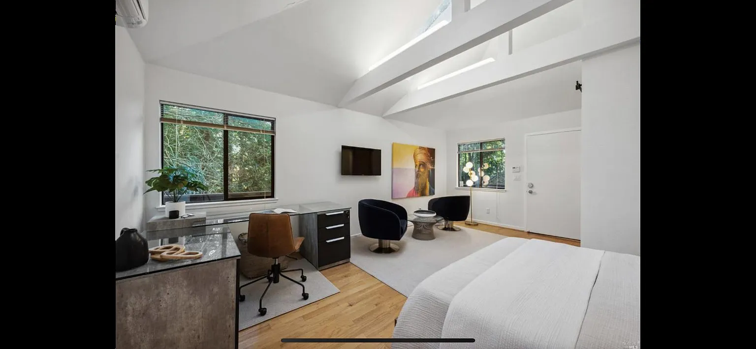 137 Hillside Ave photo 1