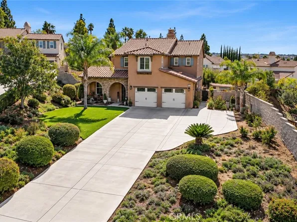 596 Hacienda Dr, Riverside, CA 92507